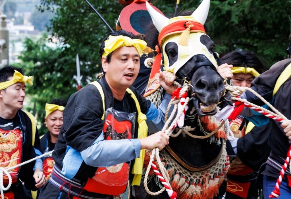 おまんと祭り献馬奉納東